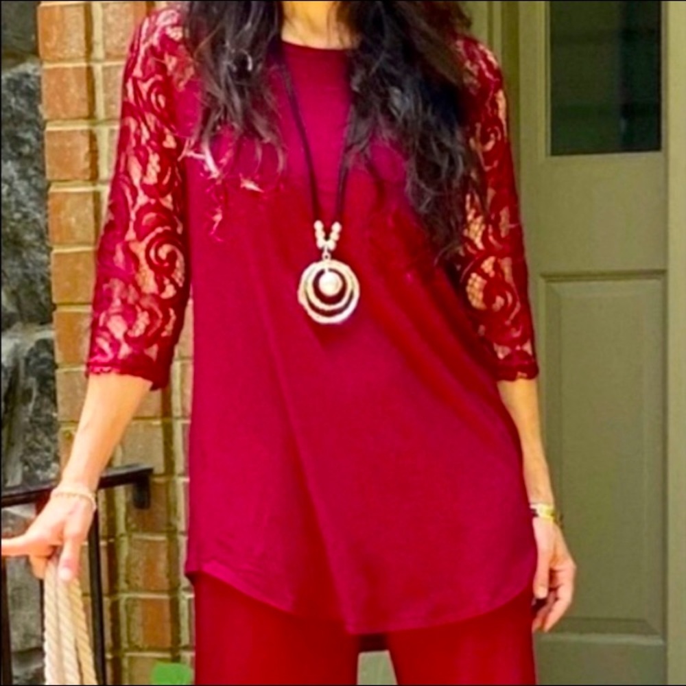 🔥🆕 MEDIUM High/Low Red Lace Tunic Top